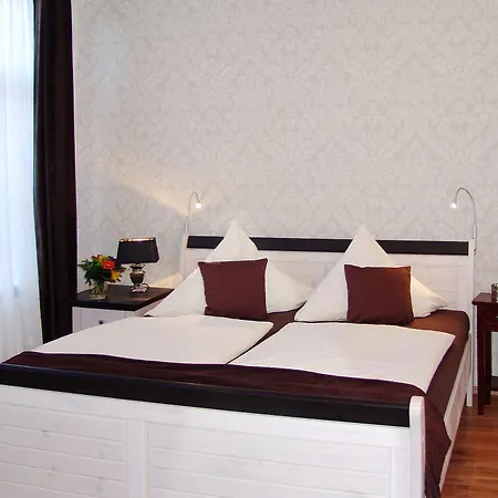 Hotell Garni Uttum 3*